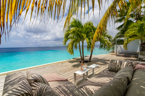 Luxury villas for rent on Bonaire and on the sea