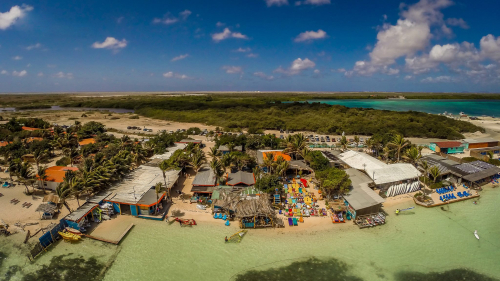 De bars op Bonaire: De Hang Out Beachbar