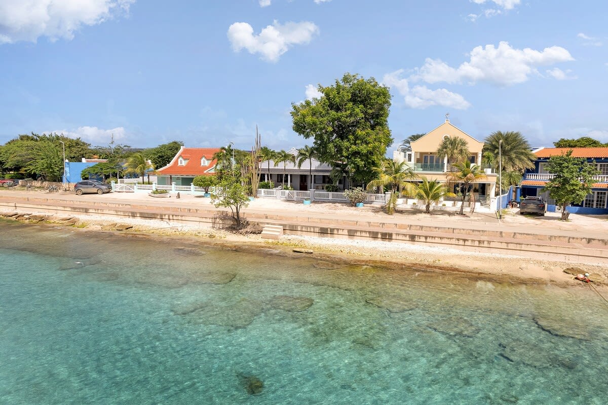 Beach House Sea You Soon on Bonaire's boulevard