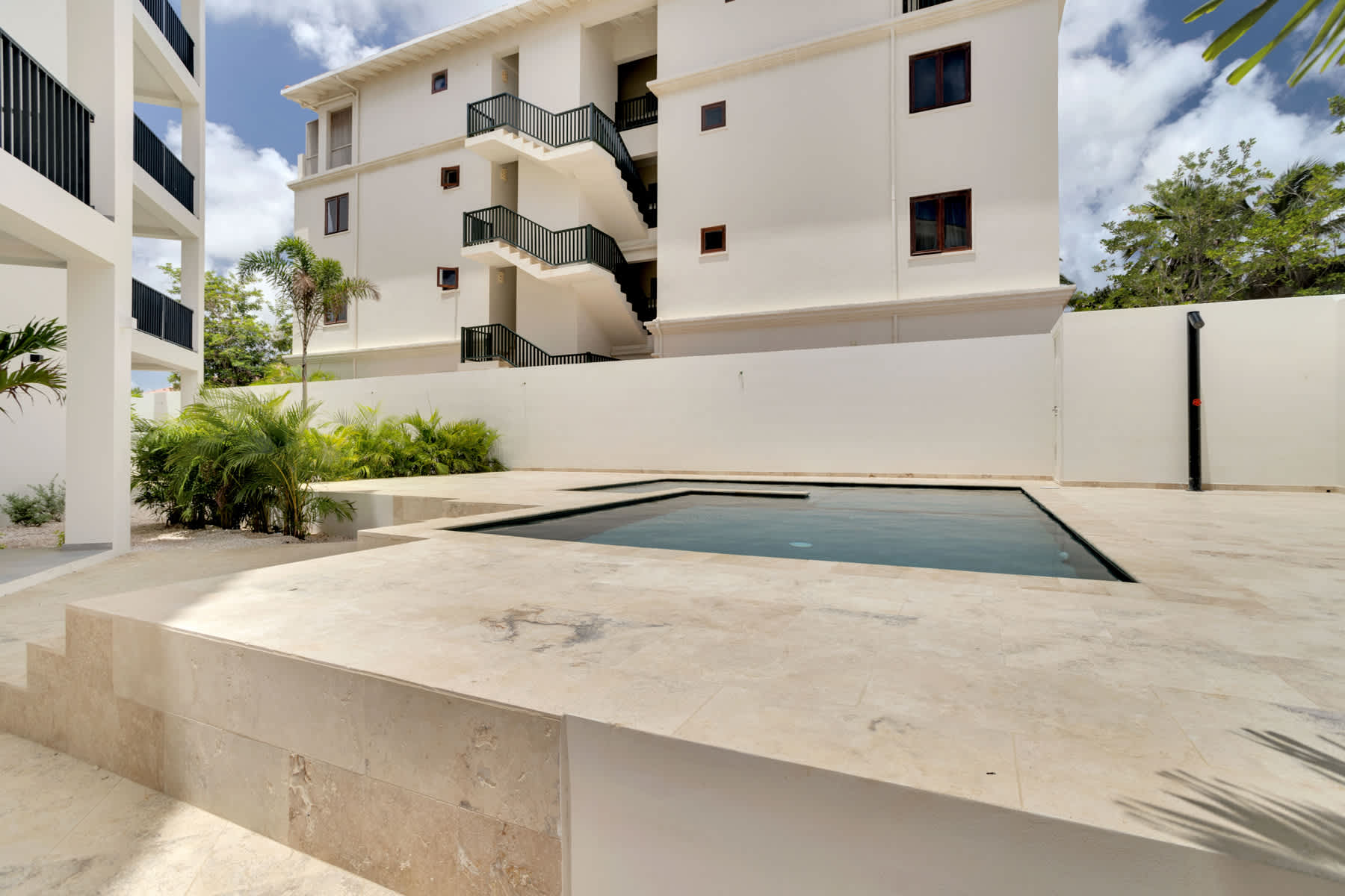 Bonaire Beach Apartments communal pool
