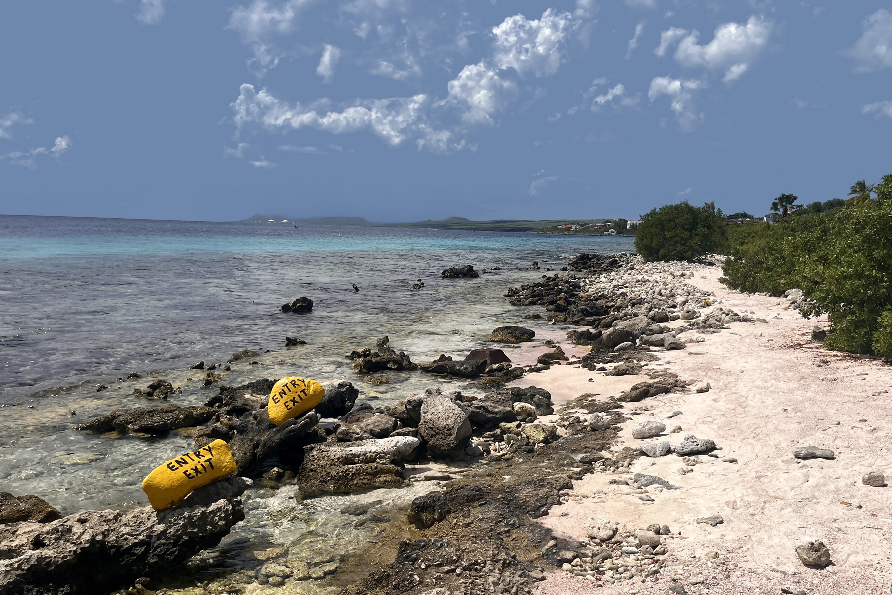 Entry / exit Bonaire's yellow stones