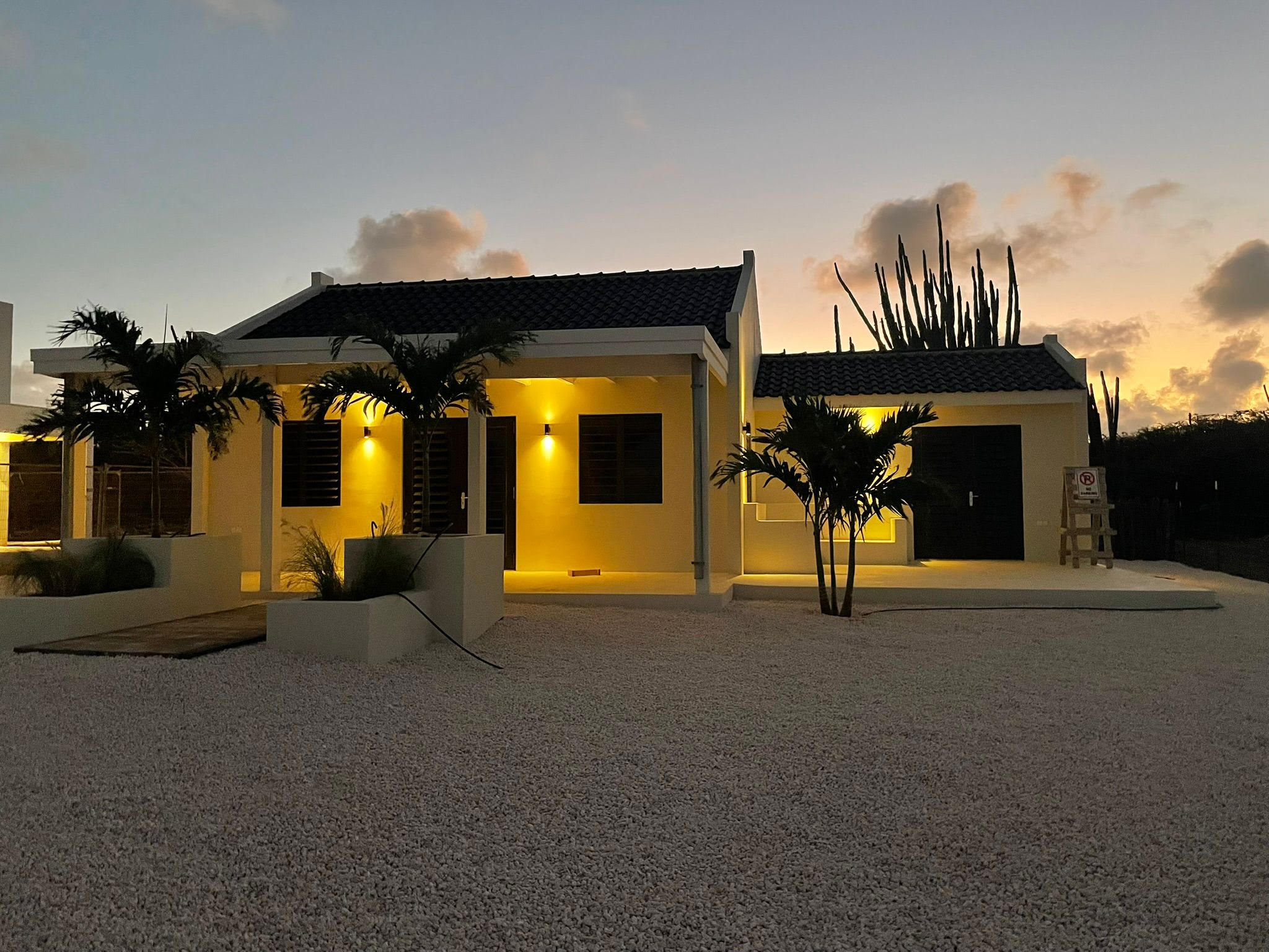 Oud Lagoen Hofi 28 - Furnished 2BR House with Garden