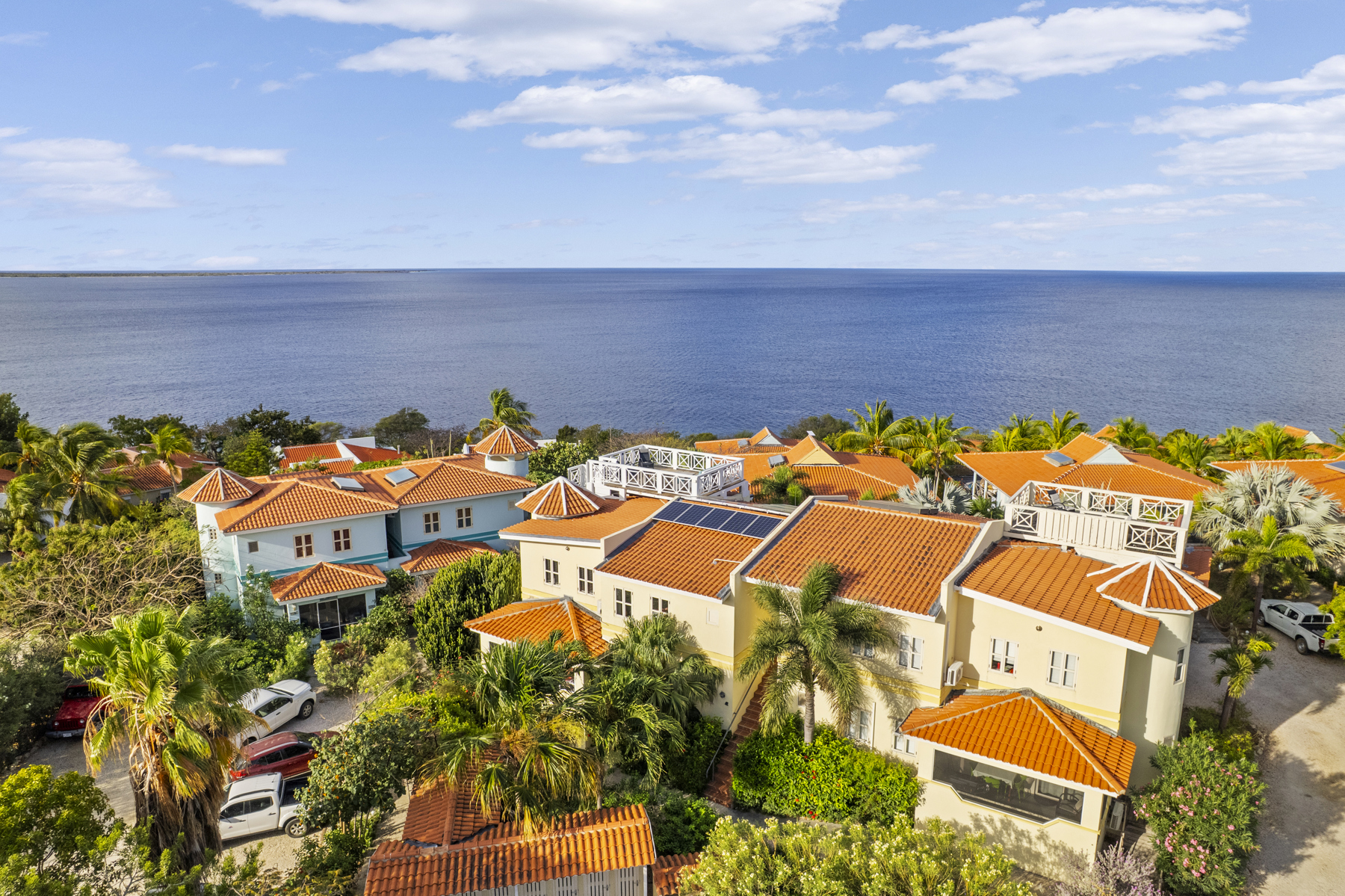 Caribbean Club Studio – 1BR Garden View Near Oil Slick